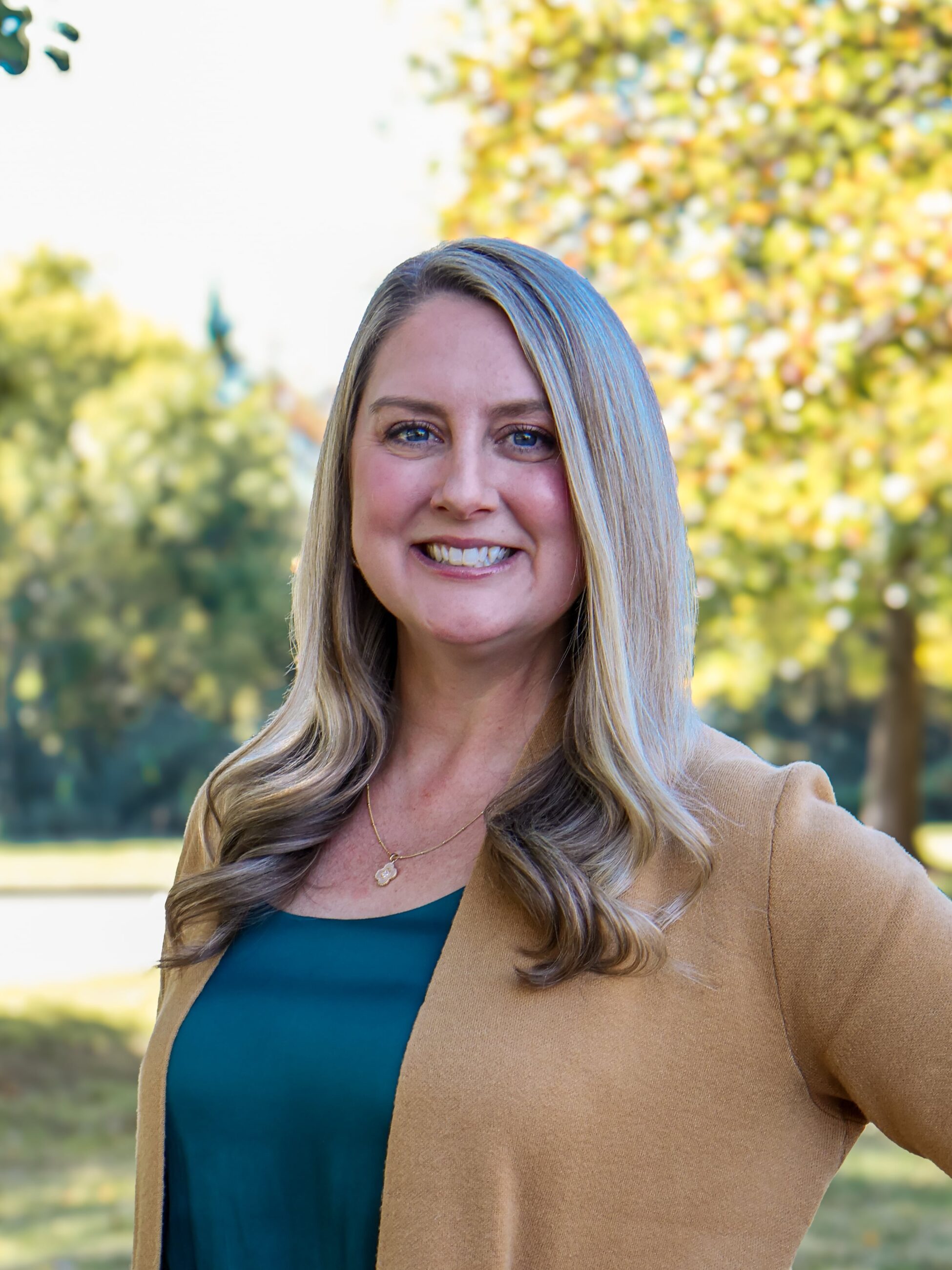 Liz_Outside_Cropped-min